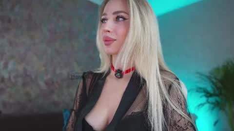 Snapshot of misstics_ chatting on 11.30.25 Eva online show from 11.30.25