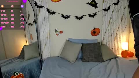 missvioleet online show from 10.28.25