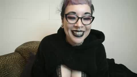 Snapshot of missy_dee chatting on 12.11.24 Missy Dee online show from 12.11.24