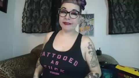 Snapshot of missy_dee chatting on 11.27.25 Missy Dee online show from 11.27.25