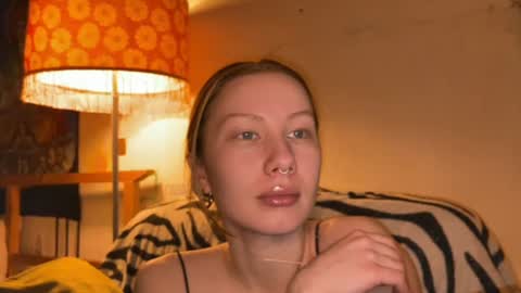 Snapshot of misszlataa chatting on 03.11.25 Zlata online show from 03.11.25