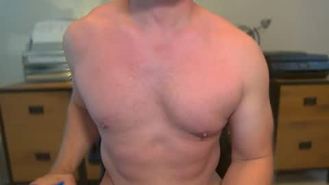 Snapshot of mister_dilf chatting on 06.18.26 MISTER DILF online show from 06.18.26