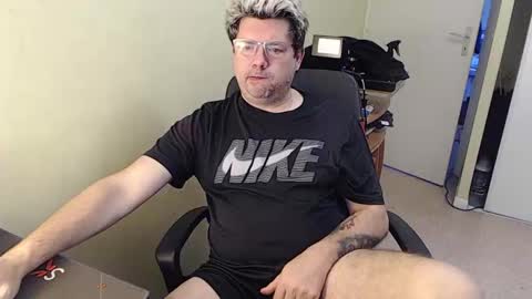 Snapshot of mistercoeur1 chatting on 01.11.25 mistercoeur online show from 01.11.25