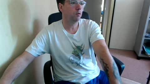 Snapshot of mistercoeur1 chatting on 06.17.26 mistercoeur online show from 06.17.26