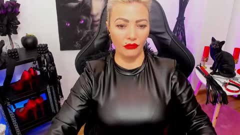 Snapshot of mistress_catsnow chatting on 02.07.25 Miss CatSnow online show from 02.07.25
