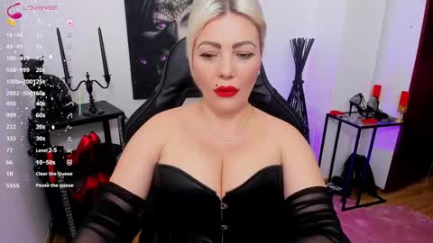Snapshot of mistress_catsnow chatting on 02.19.25 Miss CatSnow online show from 02.19.25