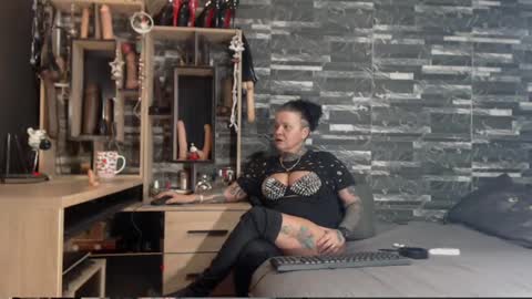 Snapshot of mistress_mirybossy chatting on 12.24.24 Mistress Mirybossy online show from 12.24.24