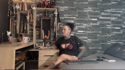 Snapshot of mistress_mirybossy chatting on 12.24.24 Mistress Mirybossy online show from 12.24.24