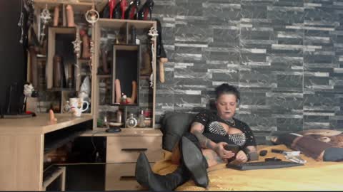 Snapshot of mistress_mirybossy chatting on 01.06.25 Mistress Mirybossy online show from 01.06.25