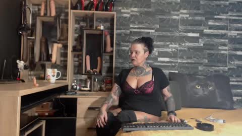 Snapshot of mistress_mirybossy chatting on 02.05.25 Mistress Mirybossy online show from 02.05.25