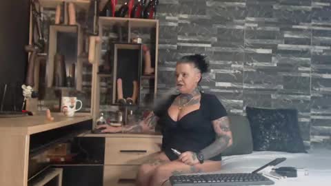 Snapshot of mistress_mirybossy chatting on 02.08.25 Mistress Mirybossy online show from 02.08.25