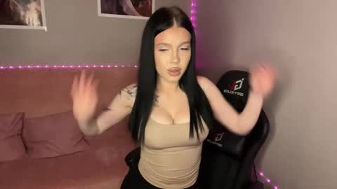 Mia online show from 09.21.25