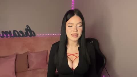 Mia online show from 10.17.25