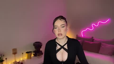 Snapshot of mistress_of_hearts chatting on 06.27.26 Mia online show from 06.27.26