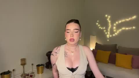 Snapshot of mistress_of_hearts chatting on 06.30.26 Mia online show from 06.30.26