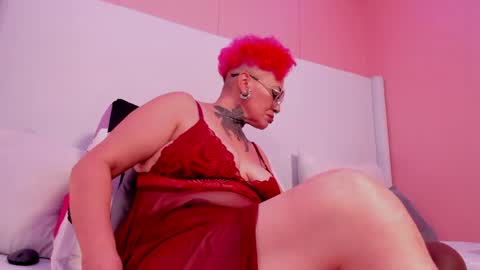 Snapshot of mistress_sandy chatting on 05.18.26 Sandy Mistress online show from 05.18.26