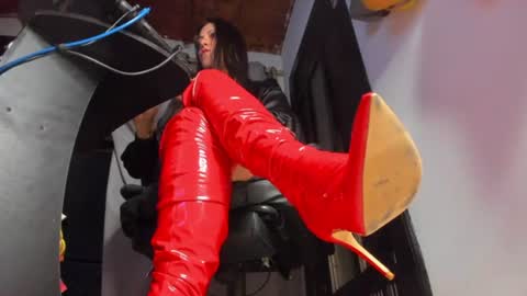 Snapshot of mistressanna_ chatting on 06.18.26 Mistress Anna Alves online show from 06.18.26