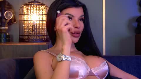 Elenia online show from 01.12.26