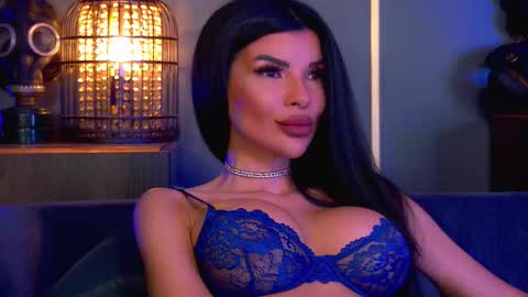 Elenia online show from 02.06.26