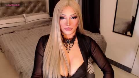 Snapshot of mistressemeraldxx chatting on 11.22.25 Ms Ems online show from 11.22.25