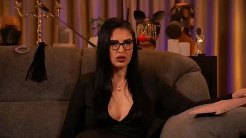 Snapshot of mistresskellykent chatting on 09.18.25 Mistress Kelly online show from 09.18.25