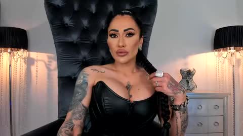 Snapshot of mistresskennya chatting on 05.11.26 mistresskennya online show from 05.11.26