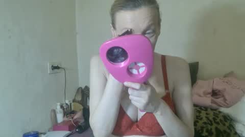 Snapshot of mistressmilly32 chatting on 04.19.26 mistressmilly32 online show from 04.19.26