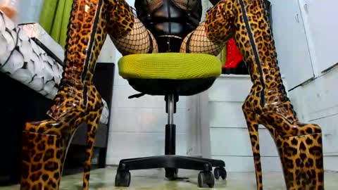 Snapshot of mistresstiffany69 chatting on 10.03.25 Tiffany online show from 10.03.25