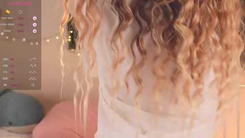 Snapshot of mita_mp4 chatting on 01.31.25 Mita online show from 01.31.25