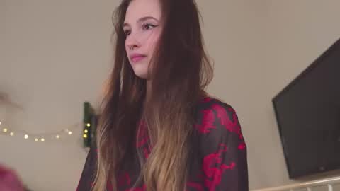 Snapshot of mita_mp4 chatting on 03.09.25 Mita online show from 03.09.25