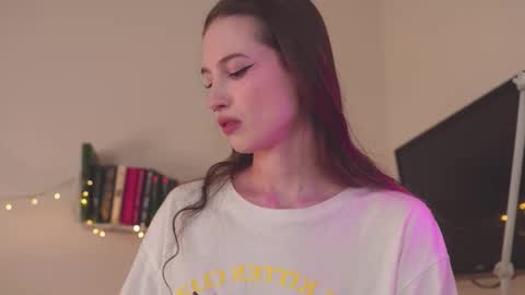 Snapshot of mita_mp4 chatting on 03.11.25 Mita online show from 03.11.25