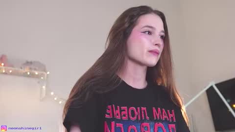 Snapshot of mita_mp4 chatting on 09.17.25 Mita online show from 09.17.25