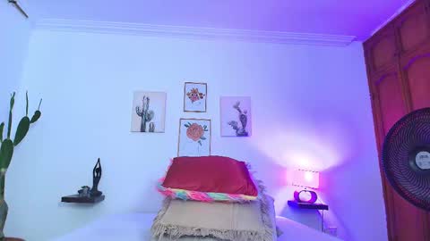 Snapshot of miwa_cutte chatting on 02.11.25 Miwa online show from 02.11.25