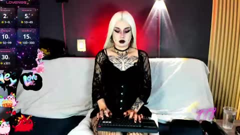 Snapshot of mix_carmilla chatting on 06.06.26 mix_carmilla online show from 06.06.26