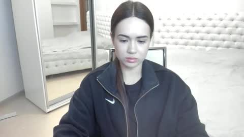 Snapshot of mmm_bananaa_ chatting on 01.17.25 Beata online show from 01.17.25