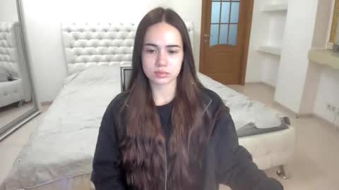 Snapshot of mmm_bananaa_ chatting on 01.24.25 Beata online show from 01.24.25