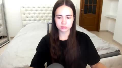 Snapshot of mmm_bananaa_ chatting on 02.03.25 Beata online show from 02.03.25