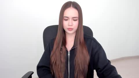 Snapshot of mmm_bananaa_ chatting on 02.15.25 Beata online show from 02.15.25