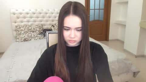 Snapshot of mmm_bananaa_ chatting on 03.09.25 Beata online show from 03.09.25