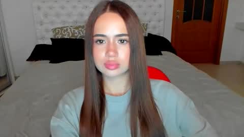 Snapshot of mmm_bananaa_ chatting on 09.10.25 Beata online show from 09.10.25