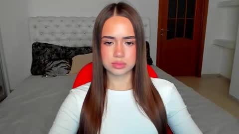 Snapshot of mmm_bananaa_ chatting on 09.28.25 Beata online show from 09.28.25