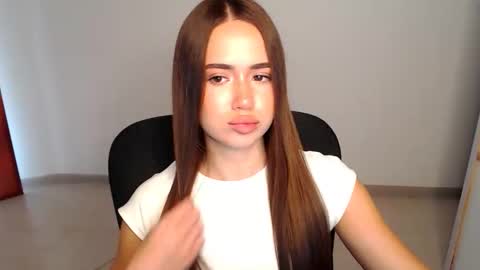 Snapshot of mmm_bananaa_ chatting on 10.11.25 Beata online show from 10.11.25