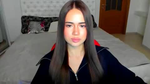 Snapshot of mmm_bananaa_ chatting on 10.17.25 Beata online show from 10.17.25