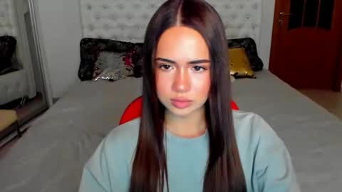 Snapshot of mmm_bananaa_ chatting on 10.22.25 Beata online show from 10.22.25