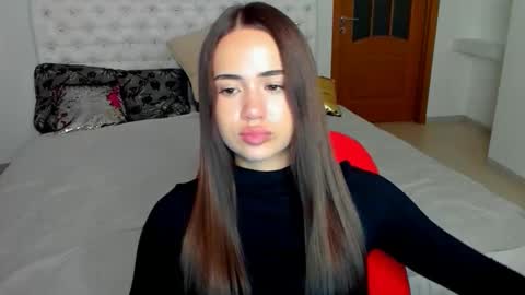 Snapshot of mmm_bananaa_ chatting on 10.24.25 Beata online show from 10.24.25