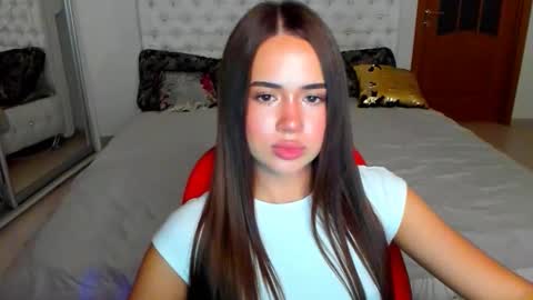 Snapshot of mmm_bananaa_ chatting on 10.28.25 Beata online show from 10.28.25