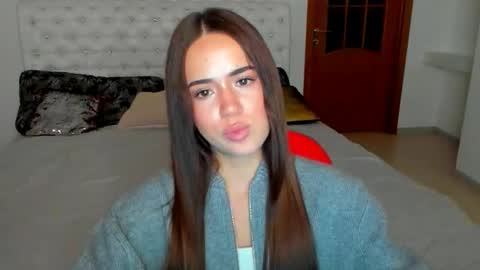 Snapshot of mmm_bananaa_ chatting on 11.10.25 Beata online show from 11.10.25