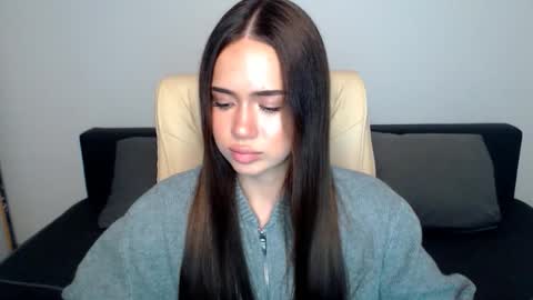 Snapshot of mmm_bananaa_ chatting on 11.26.25 Beata online show from 11.26.25