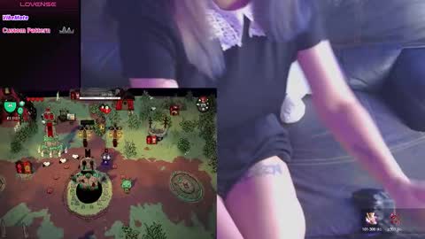 Snapshot of mmmmdarling chatting on 10.18.25 minaDarling online show from 10.18.25