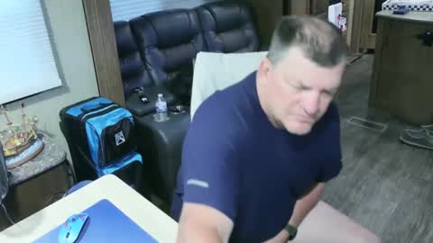 mmmthatsfunnn online show from 10.05.25